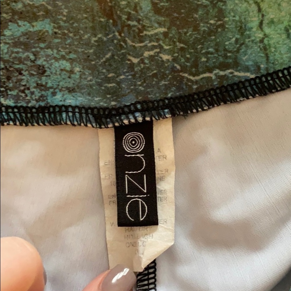 Patterned Cropped Leggings - Picture 5 of 5